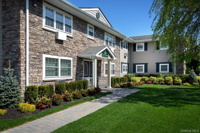 Building Photo - 805 Long Island Ave Unit 3B