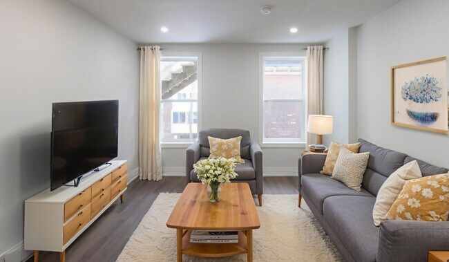 Photo - 52 Charlton Ave W Unit 3