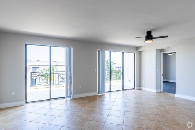 2 BR, 2 BA
