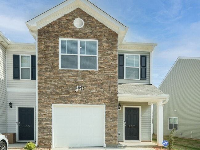 Building Photo - 3 Bed 2.5 Bath Townhome Available Now in G...