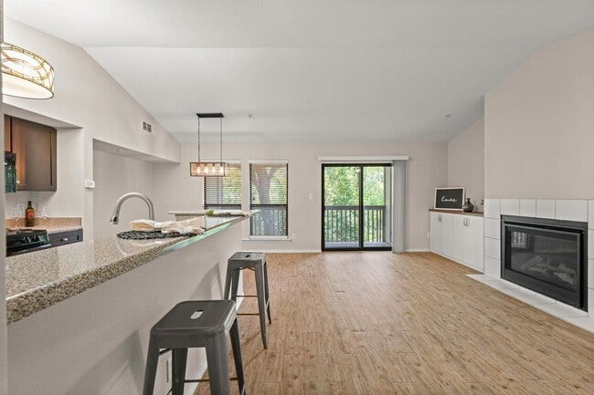 Building Photo - 3839 Dry Creek Dr Unit 202