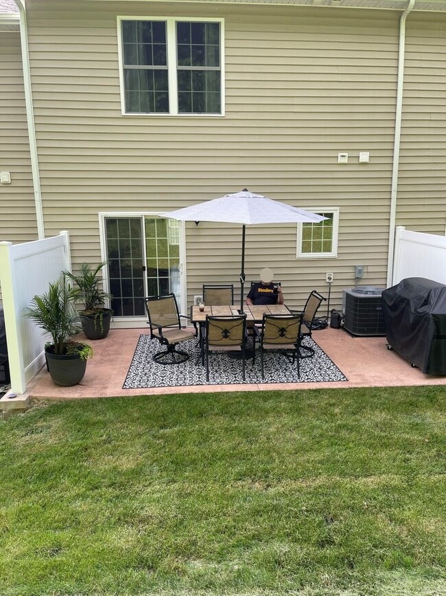 Photo - Townhouse for Rent in Spring Oaks!