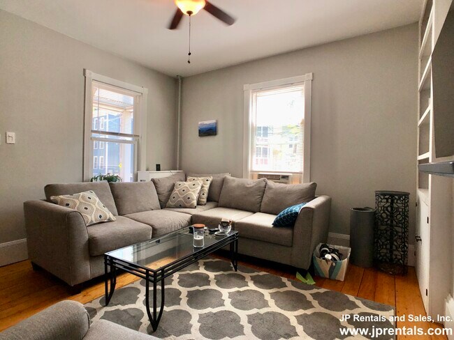 Photo - 235 Amory St