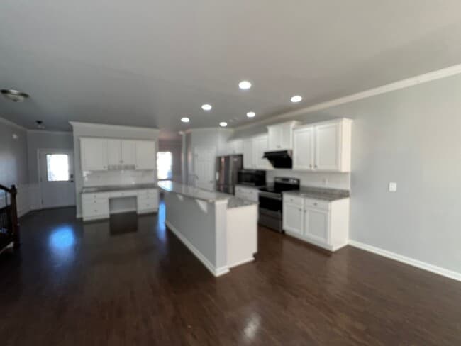 Photo - 4 Bedroom 3 Bath - Gorgeous Backyard in Le...