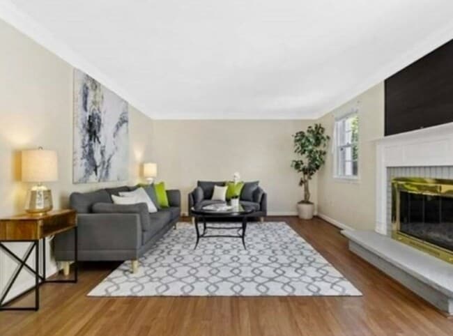 Building Photo - 546 Lincoln St