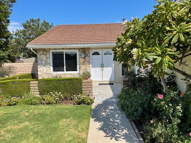 Front Walkway - 15091 Talley St