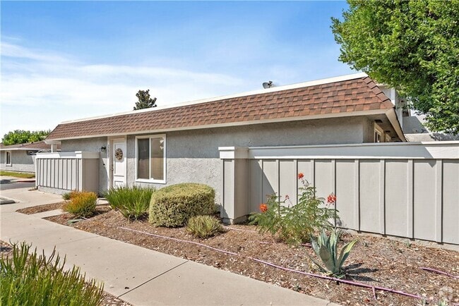 Building Photo - 22932 Via Pimiento Rental