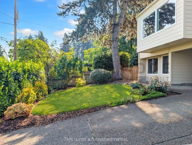 Photo - 1480 Hemlock St