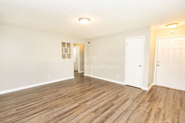 Photo - 901 Forest Dale Ln