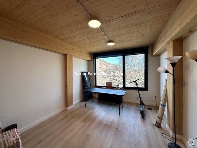 Building Photo - 1 E Lenox St Rental