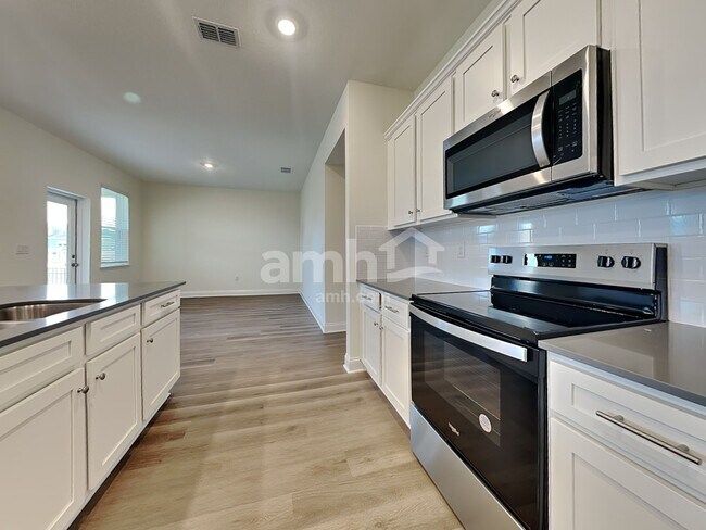 Photo - 3699 Lk Blf Lp