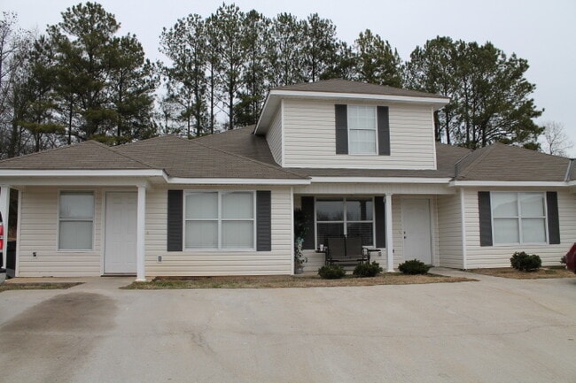Photo - THIS IS A TRIPLEX GROUND FLOOR UNIT IN LINCOLN