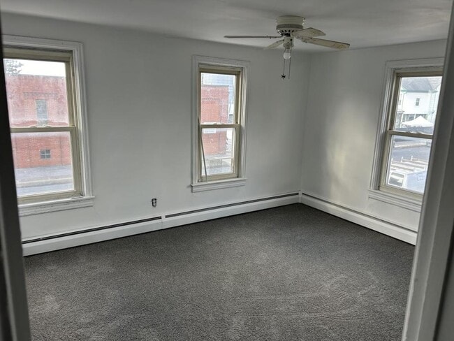 Photo - 320 N Chestnut St