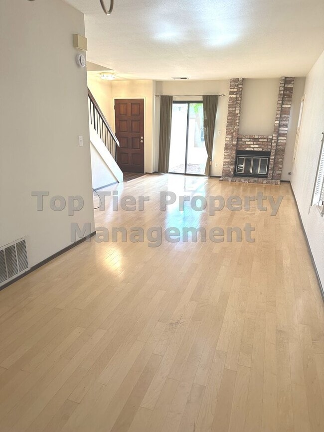 Photo - Very nice 2 bed, 2.5 bath, 1,178 sqft Walnut Creek Townhouse in desirable Main Chance Estates Dev...