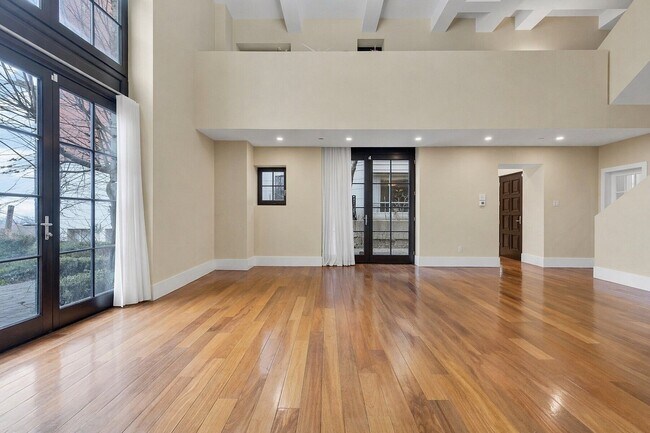 Photo - 4760 The Boulevard