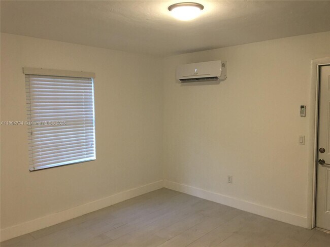 Photo - 19 Sidonia Ave Unit 4