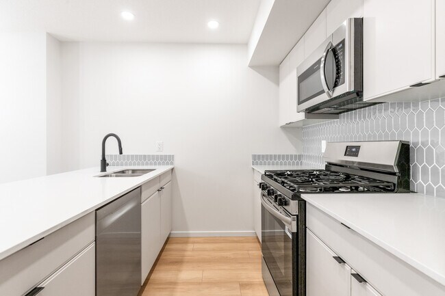 Photo - 12327-12107 Street NW