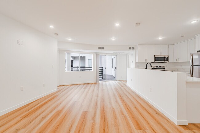 Building Photo - 1755 El Cerrito Pl Unit 405
