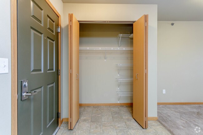 1BD, 1BA - 800 SF - Glacier Place Apartments (Income Based)