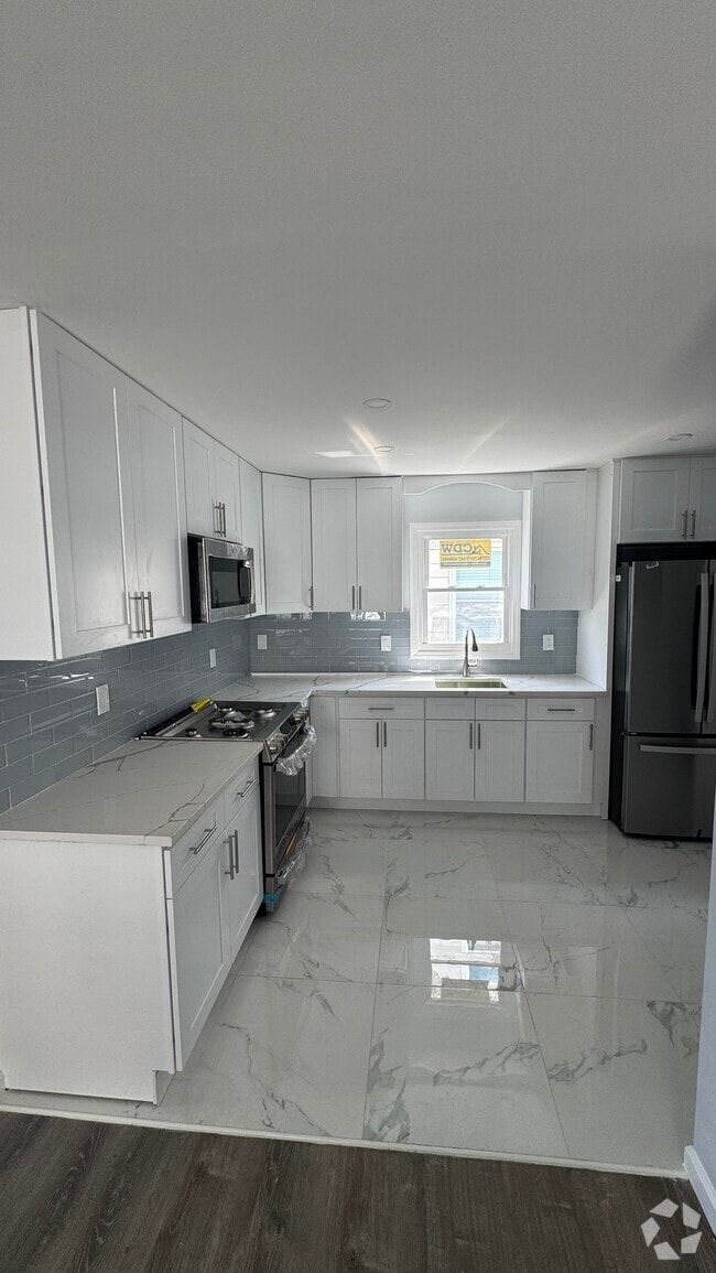 Building Photo - 627 Avenue E Unit Floor 2 Rental