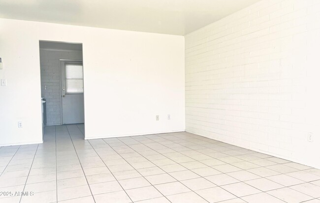 Photo - 1240 W Dunlap Ave Apartment Unit 8