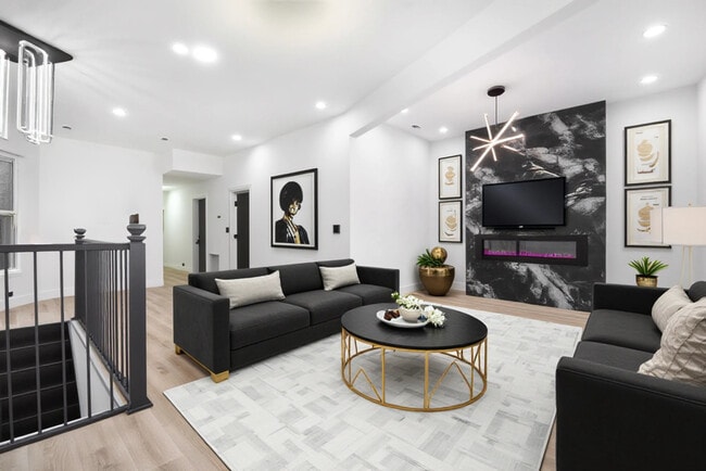 Photo - 6430 S Eberhart Ave Unidad 2