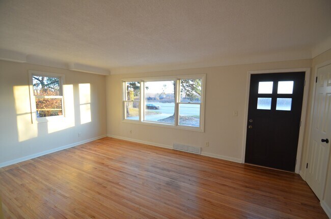 Photo - 612 Highway 55