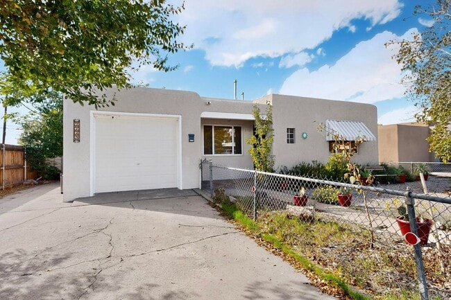 Photo - UPTOWN 2/bd 1/ba 1/cg 950/sf