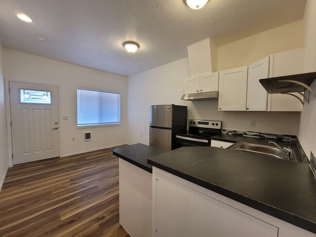 Photo - Charming 1 Bedroom 1 Bath W/Garage Parking