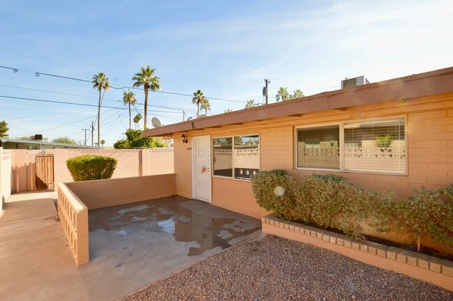 Building Photo - 3207 N 67th Pl Unit D