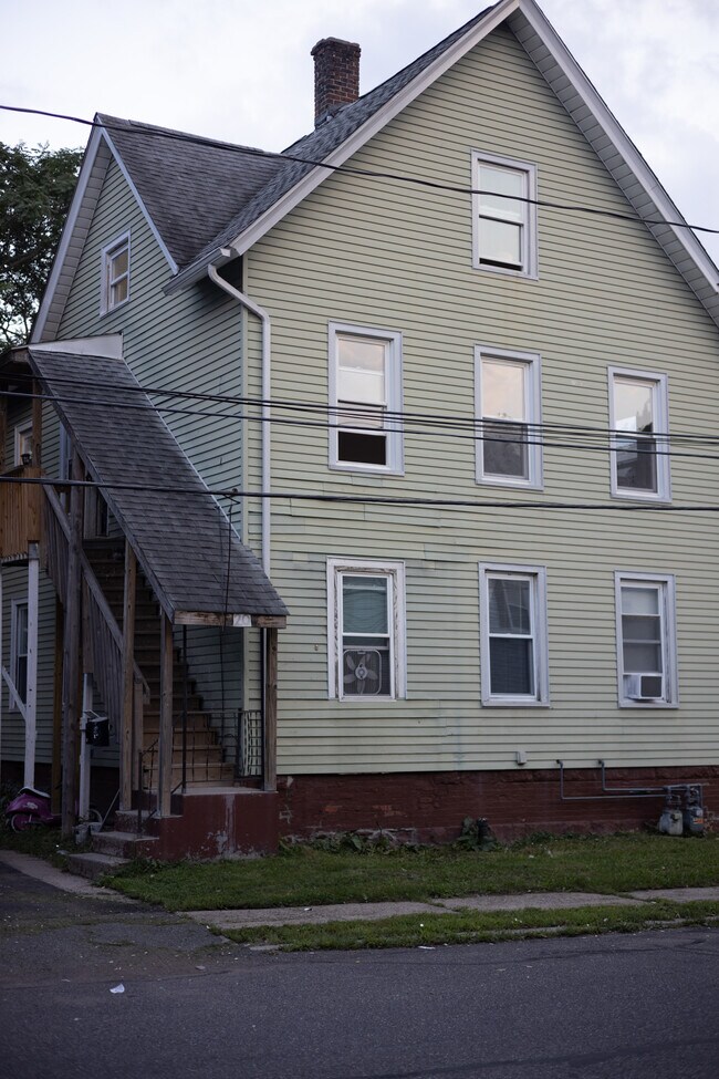 Photo - 20 Garden St Unit 2nd Fl