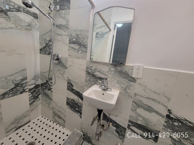 Photo - 160 Waverly St