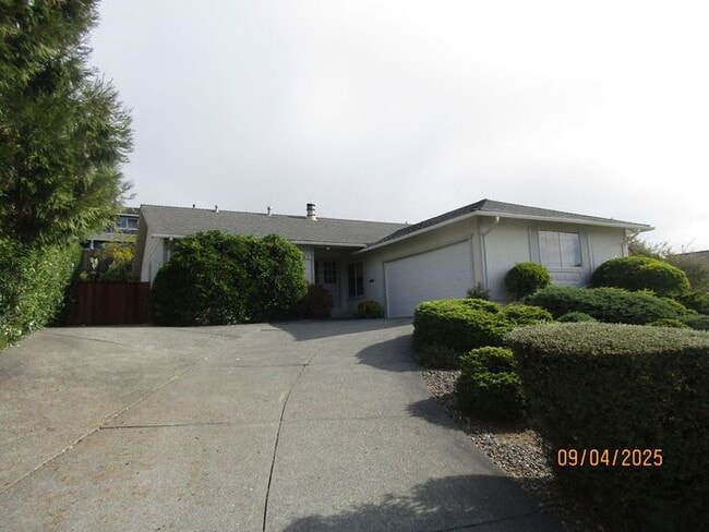 Building Photo - Newly remodeled single story home walking ...