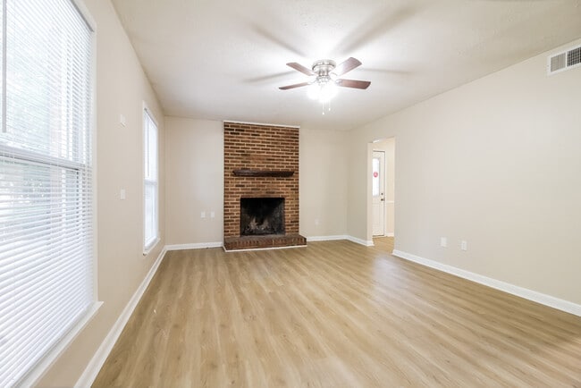 Photo - 34 Oak Glen Dr