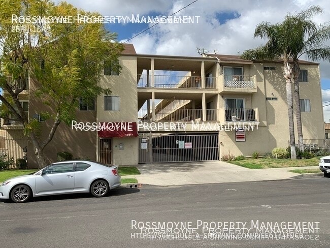 Building Photo - 10817 White St Unit 206