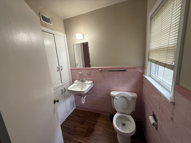 Photo - 608 W Kings Rd