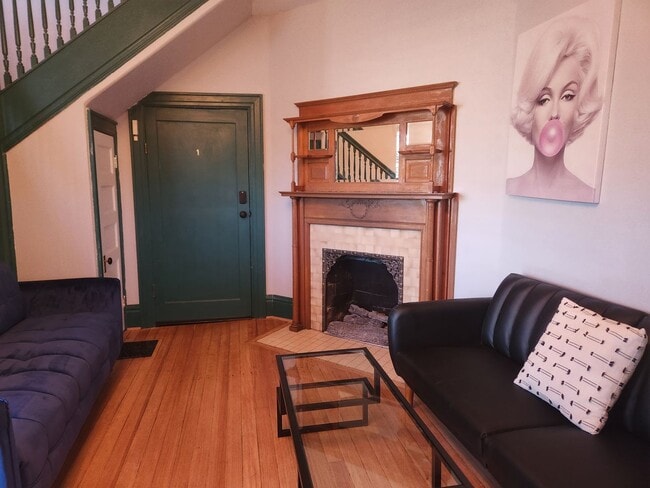 Building Photo - 716 EB Unit #1 Rental