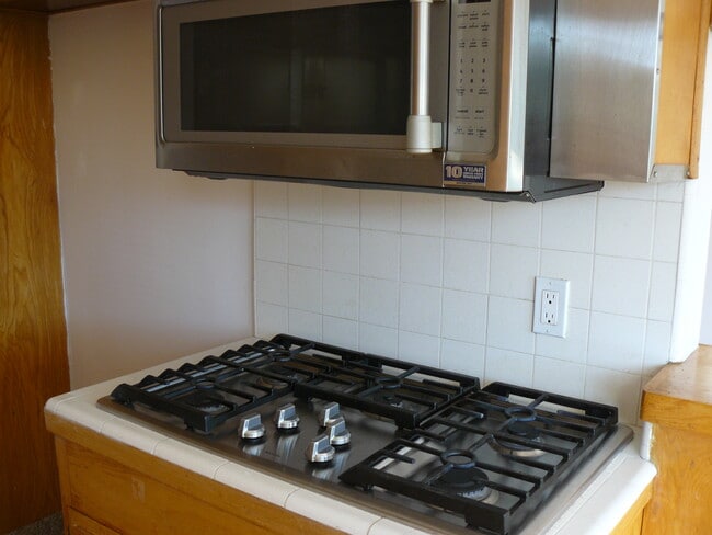 COOKTOP - 15529 Moorpark St Unit #3