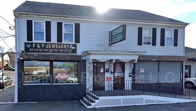 Photo - 692 Middlesex St