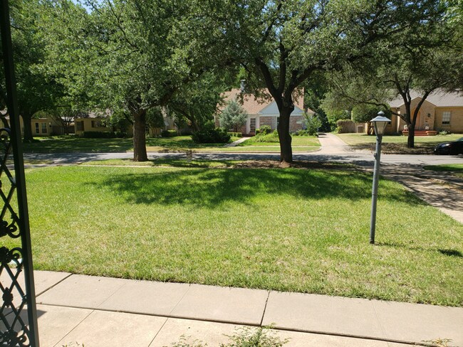 Photo - 2410 Clarinda Ave