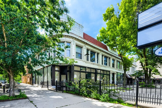 Building Photo - 6740 N Sheridan Rd Unit 2N