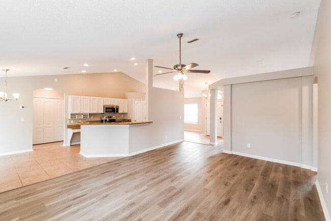 Photo - 1266 Summit Oaks Dr E