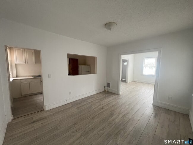 Photo - 270 East Ave