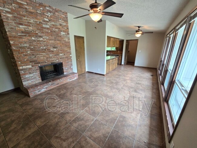 Photo - 6104 S Stone St