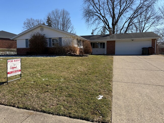 Building Photo - Awesome Three Bedroom/Two Bath Home In Rona Hills/Fairborn