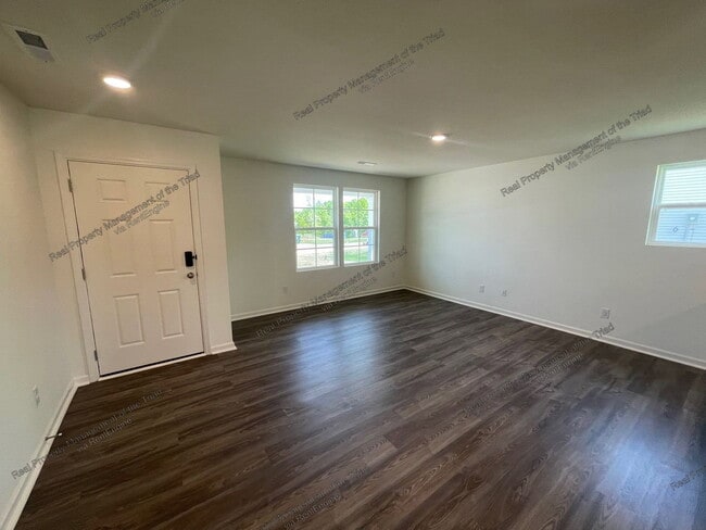 Photo - 305 Pearson Dr