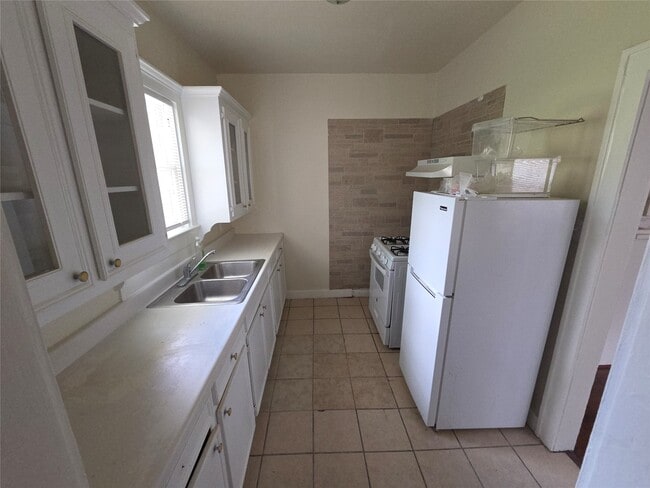 Photo - 2805 Cleburne St