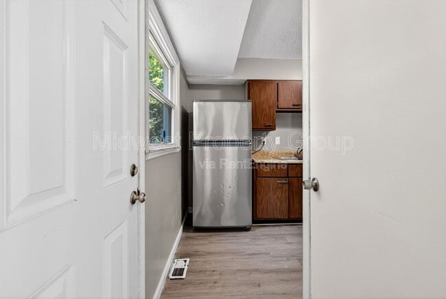 Photo - 345 Caithness Rd
