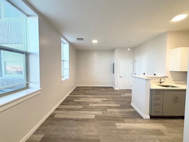 Building Photo - 30 Beacham St Unit 108
