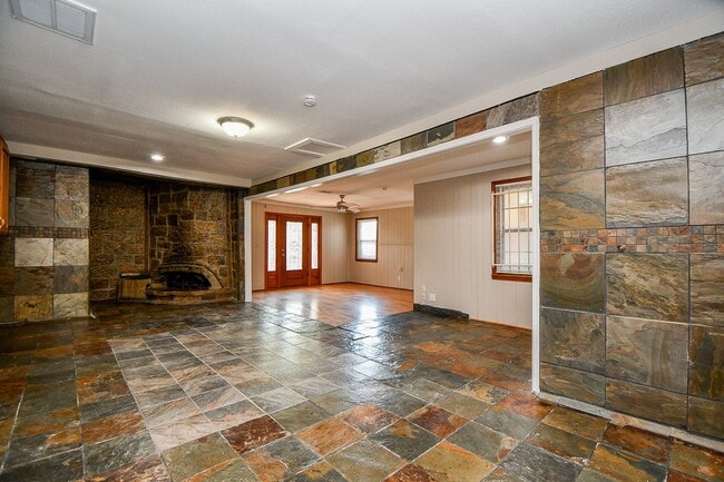 Photo - 6625 Underhill St